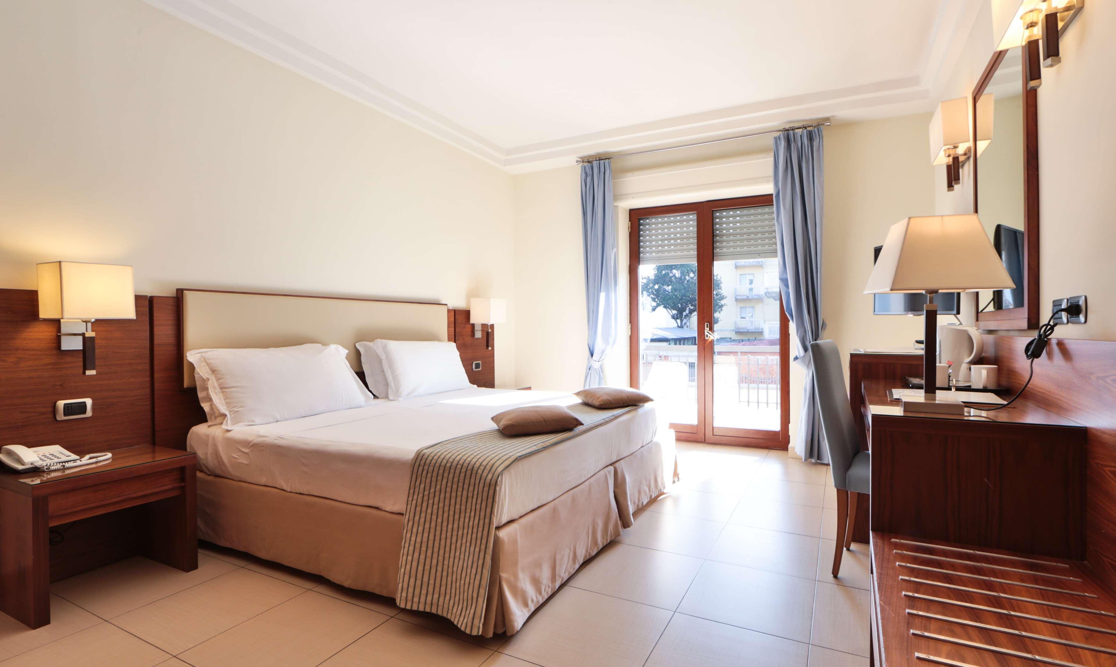 Suites & Residence Hotel Pozzuoli Exterior photo